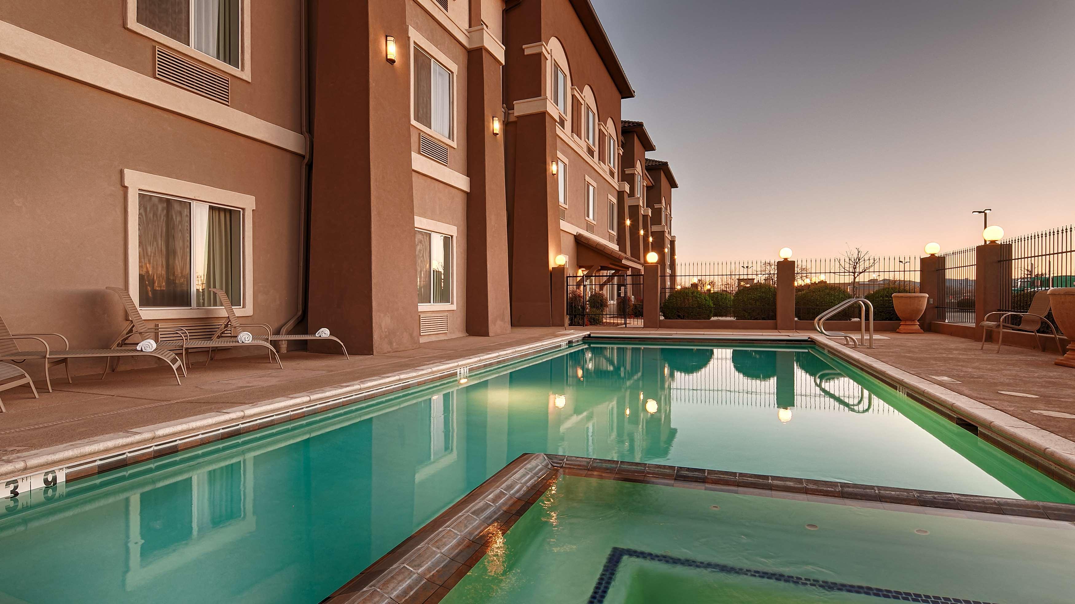 Best Western Douglas Inn & Suites Экстерьер фото