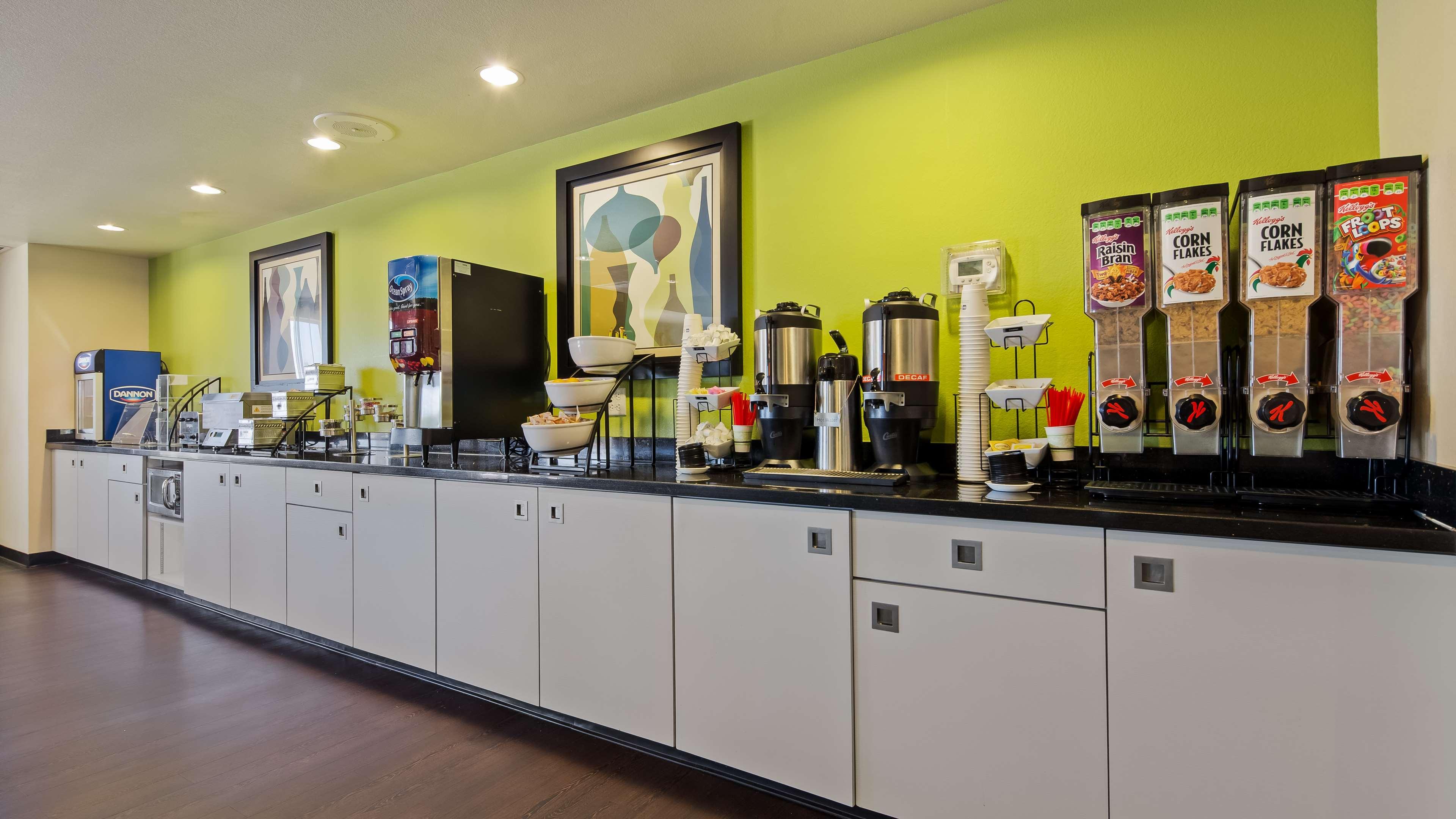 Best Western Douglas Inn & Suites Экстерьер фото
