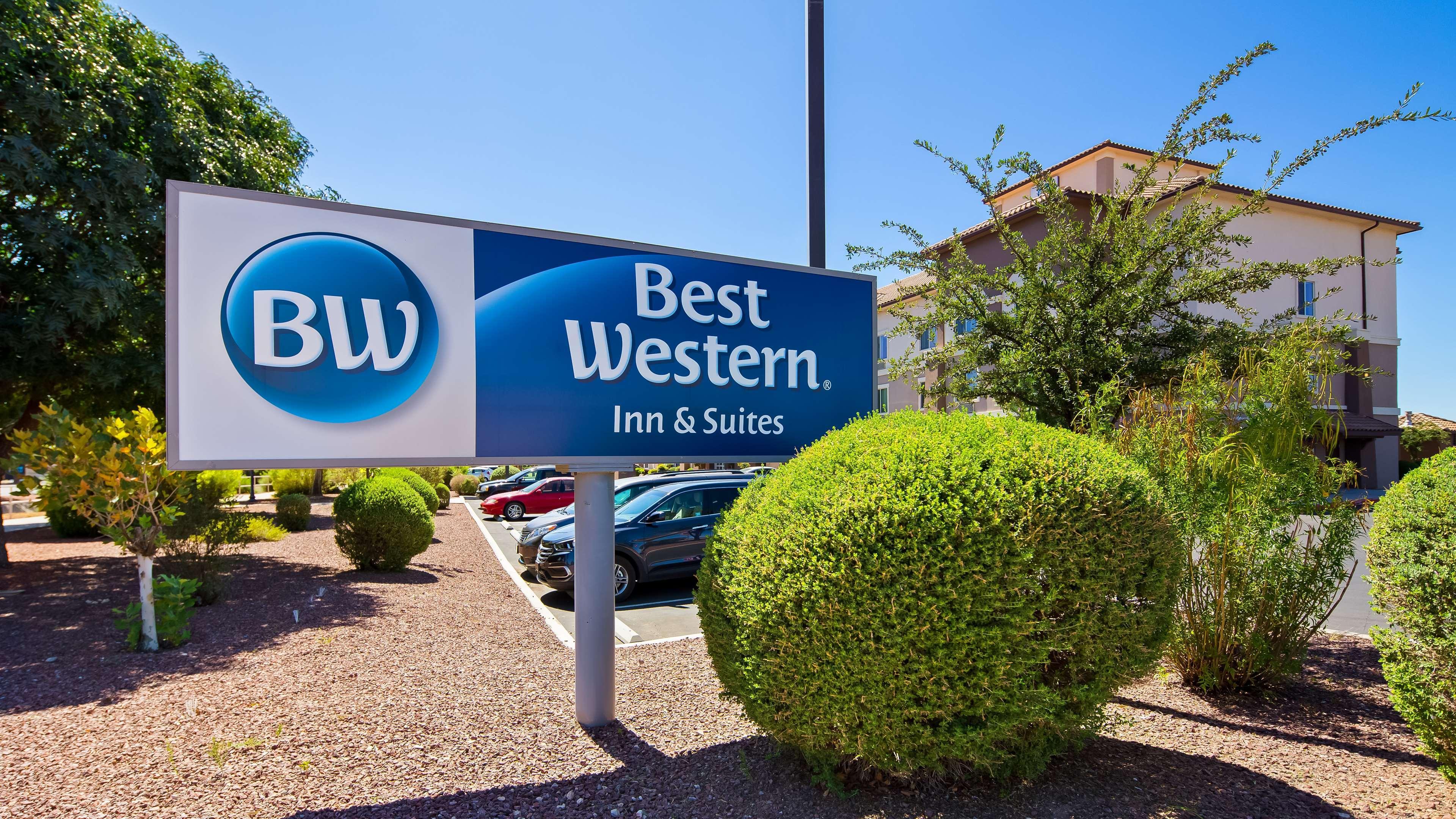 Best Western Douglas Inn & Suites Экстерьер фото