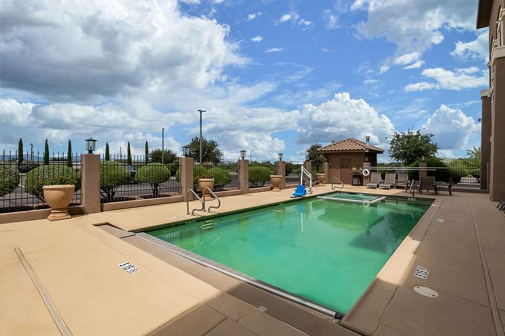 Best Western Douglas Inn & Suites Удобства фото