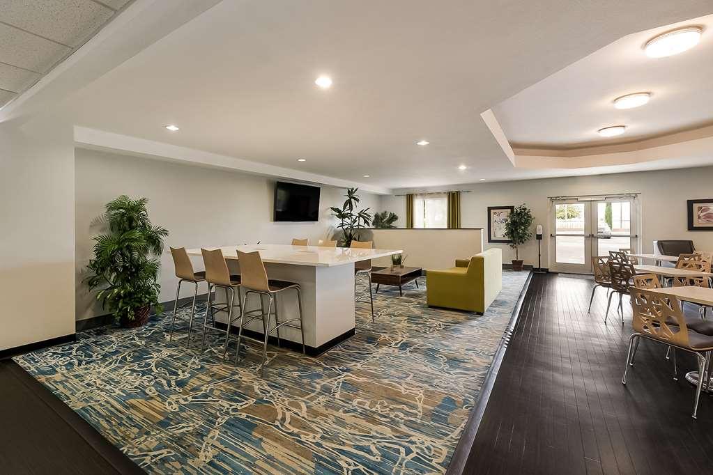 Best Western Douglas Inn & Suites Интерьер фото