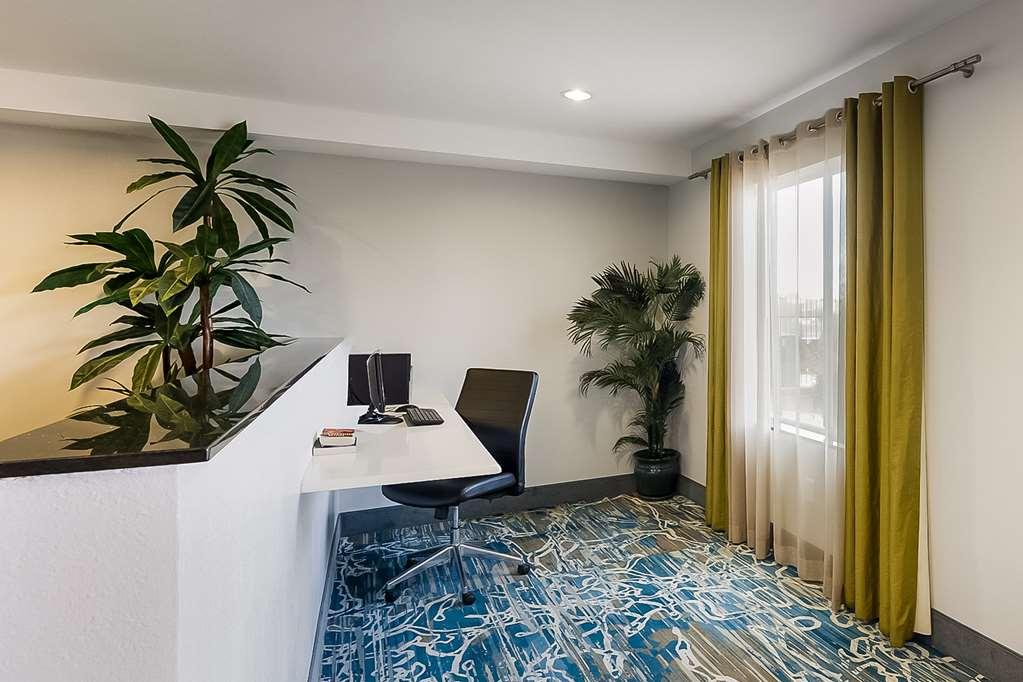 Best Western Douglas Inn & Suites Удобства фото