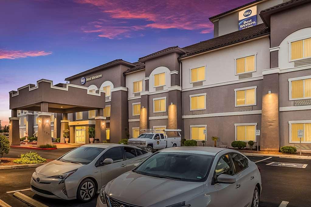 Best Western Douglas Inn & Suites Экстерьер фото