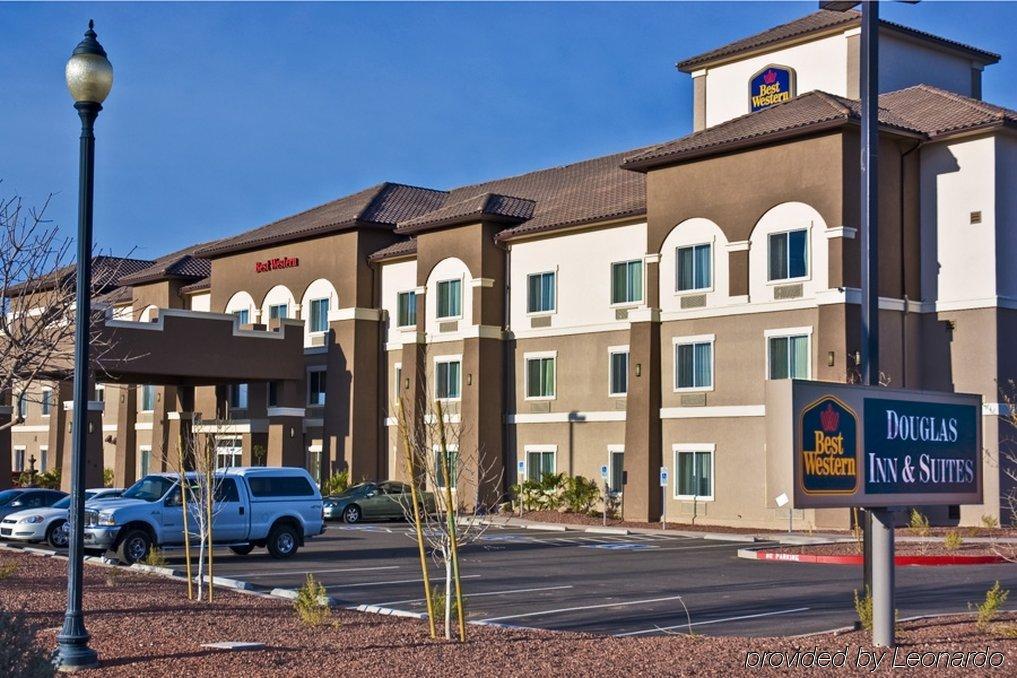 Best Western Douglas Inn & Suites Экстерьер фото