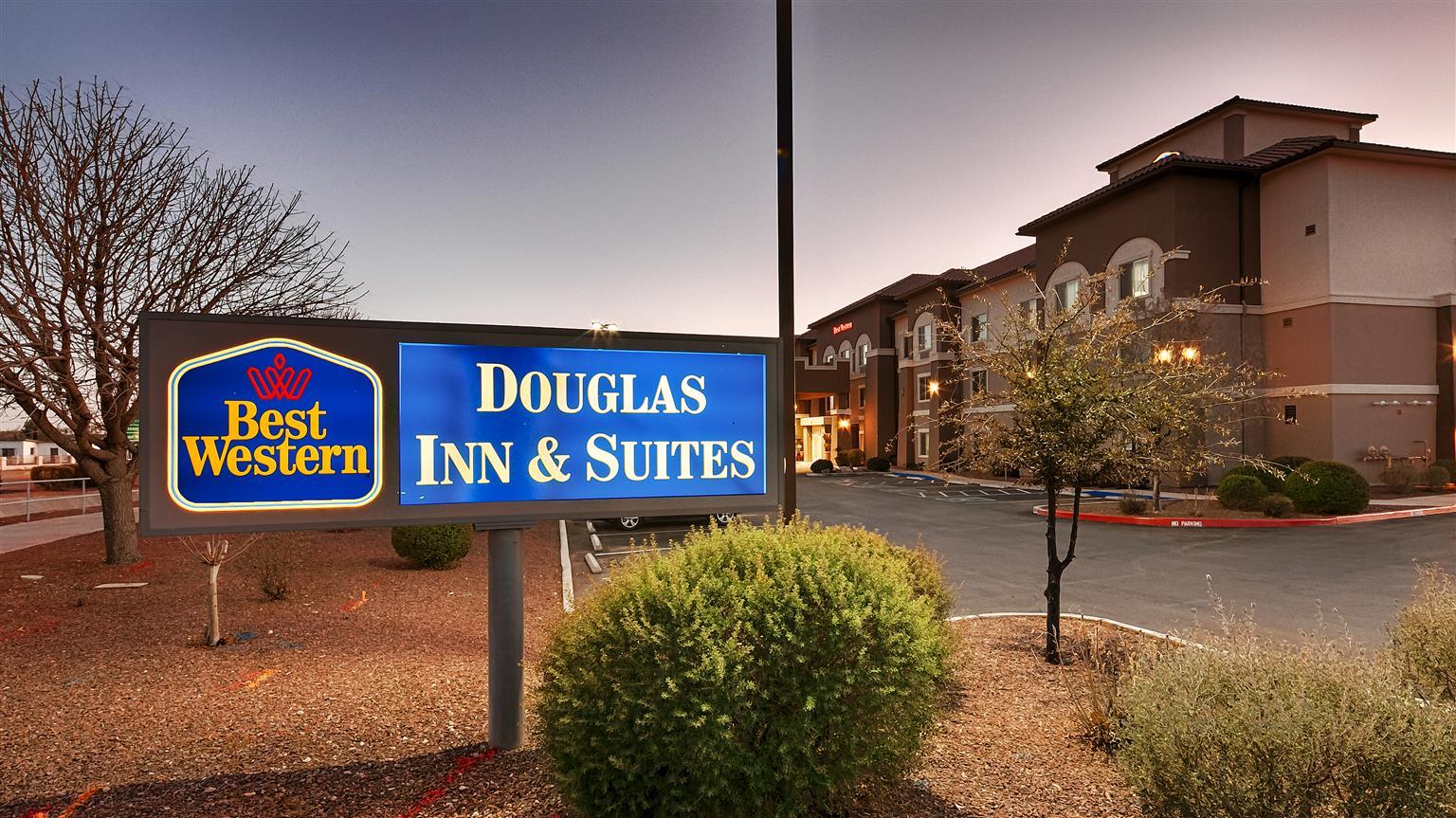 Best Western Douglas Inn & Suites Экстерьер фото