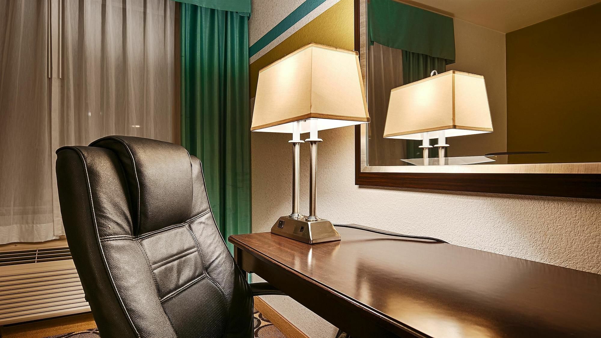 Best Western Douglas Inn & Suites Экстерьер фото
